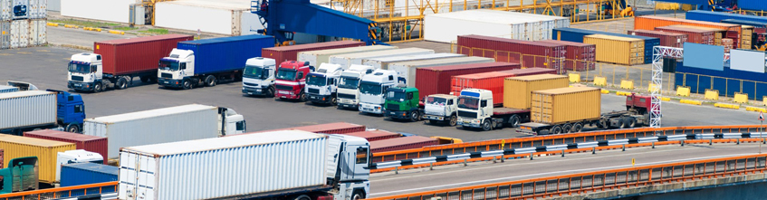 Container tại một cảng biển ở Giang Tô (Trung Quốc). Ảnh: Reuters